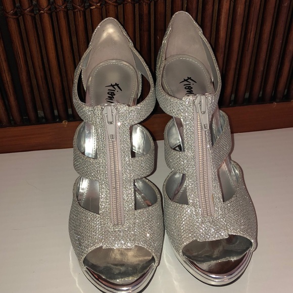 Fioni Silver heels size 6.5 - Picture 2 of 5